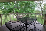 Bedroom Ozark Breeze - Large Living Areas - Close to all of Branson - Relax on Balcony