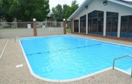 Swimming Pool 3 Ozark Breeze - Large Living Areas - Close to all of Branson - Relax on Balcony