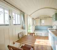 Bedroom 6 Sage Shepherds Hut, Boundary Farm Cottages