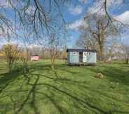 Common Space 7 Sage Shepherds Hut, Boundary Farm Cottages