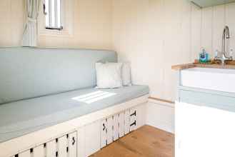 Bedroom 4 Sage Shepherds Hut, Boundary Farm Cottages