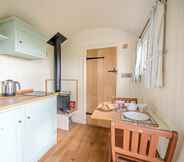 Bedroom 3 Sage Shepherds Hut, Boundary Farm Cottages