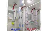 Phòng tắm bên trong Gangneung The Swimpyo Guest House