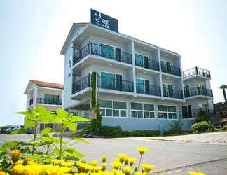 Exterior 2 Jeju Seollem Pension and Guest House