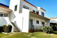 Bangunan Impecable 4-bed Villa in Praia da Areia Branca