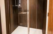 In-room Bathroom 4 Stunning 1 Bedroom Apartment - Plymouth