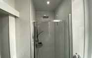 In-room Bathroom 3 Impeccable 1-bed Apartment Perth a Home From Home