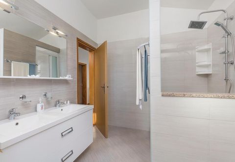 Others Stunning Home in Nedescina With Wifi and 4 Bedrooms