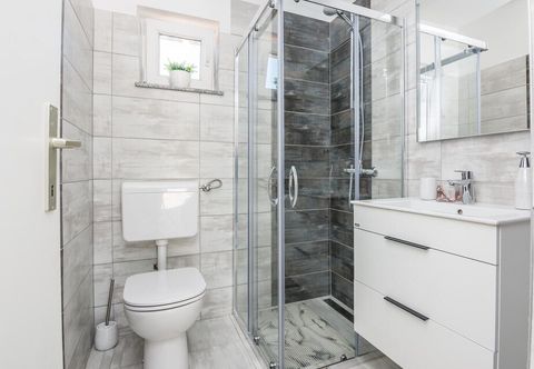 Lain-lain Beautiful Home in Donje Rastane With 3 Bedrooms, Wifi and Outdoor Swimming Pool