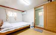 Bedroom 2 Gyeongju Seokgulam Pension