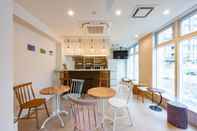Bar, Cafe and Lounge plat hostel keikyu sapporo sky