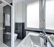 In-room Bathroom 4 Appartamento Tiarini 7