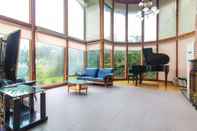 Lobby Pension Yangpyeong Lake Cabins