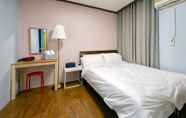 Kamar Tidur 6 Gwangju Lalla House Guest House