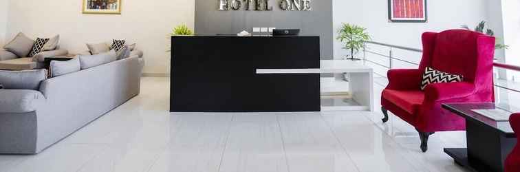 Lobby Hotel One MM Alam Road Lahore