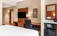 Bedroom 6 Comfort Inn & Suites