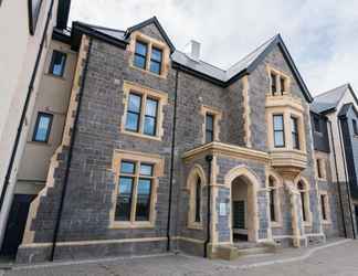 Exterior 2 Apartment 3 Waterstone House - Sea Front Apartment Hot Tub