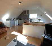 Common Space 3 Y Bwthyn - Cosy Cottage With Parking