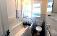 In-room Bathroom 2 Heddfan - Near to Beach Pet Friendly