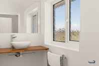 In-room Bathroom Am Byth - Luxury Cottage Sea Views
