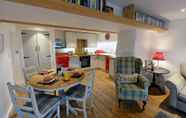 Bilik Tidur 5 The Cwtch - Luxury Cottage Sea Views Pet Friendly