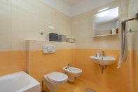 In-room Bathroom Modern apt w. Terrace, 2 min Walk to the Beach