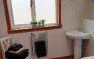 Toilet Kamar 2 Moorside Rooms