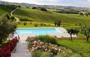 Kolam Renang 3 Family Villa, Pool and Country Side Views, Italy