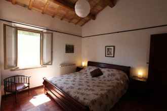 Phòng ngủ 4 Family Villa, Pool and Country Side Views, Italy