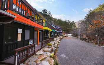 Exterior 4 Inje Baekdam Rainbow Pension