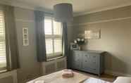 Bedroom 2 Family 4-bed House & Secluded Garden - Wimbledon