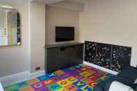 Common Space Family 4-bed House & Secluded Garden - Wimbledon
