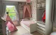 Bedroom 7 Family 4-bed House & Secluded Garden - Wimbledon