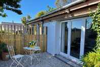 Ruang Umum 1-bed Luxury Studio Apartment in Tregony, Truro