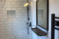 In-room Bathroom Stunning 2-bed Self Contained Oasis in Eastbourne