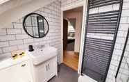 Toilet Kamar 4 Jesmond Loft