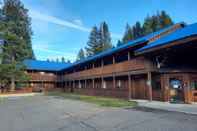 Exterior Willamette Pass Inn