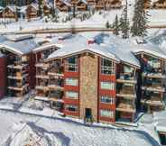 Exterior 4 Raven's Nest - Luxury Pet Friendly Condo w/ Private Hot Tub & Mountain Views