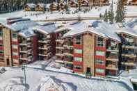 Exterior Raven's Nest - Luxury Pet Friendly Condo w/ Private Hot Tub & Mountain Views