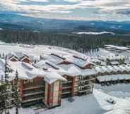 Exterior 5 Raven's Nest - Luxury Pet Friendly Condo w/ Private Hot Tub & Mountain Views