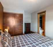 Bedroom 3 Raven's Nest - Luxury Pet Friendly Condo w/ Private Hot Tub & Mountain Views