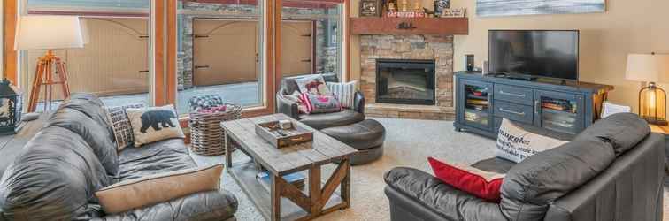 Lobi I Spy - Cozy Pet Friendly, Ski In/Ski Out Condo with Private Hot Tub