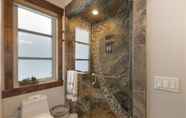 In-room Bathroom 2 Feathertop 480 - Stunning High-End House with Amazing Views