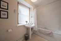 Toilet Kamar Immaculate 3-bed House in Blair Atholl With Sky TV