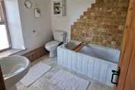 In-room Bathroom Copley Cottage