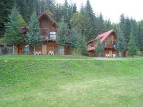 Exterior 4 Helmcken Falls Lodge