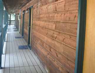 Lobby 2 Helmcken Falls Lodge