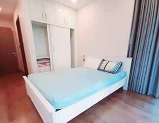 Bedroom 2 Spacious Modern 4-bed 140sqm Vinhomes Apartment