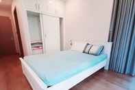 Bedroom Spacious Modern 4-bed 140sqm Vinhomes Apartment