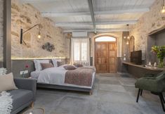 Bedroom 2 Unique Suite